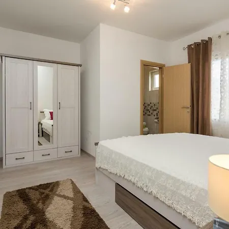 Studio Seget Vranjica 12499c *
